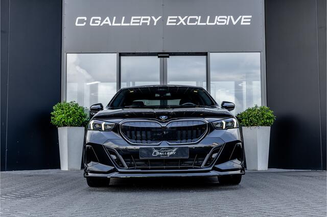 BMW 5-SERIE 530e M Sport Edition - Maxton Bodykit | Panorama | H&K | Stoelkoeling | Memory