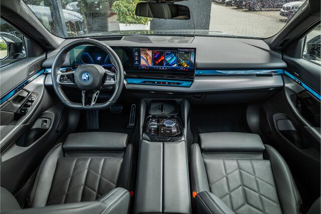BMW 5-SERIE 530e M Sport Edition - Maxton Bodykit | Panorama | H&K | Stoelkoeling | Memory