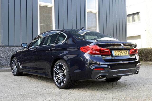 BMW 5-SERIE 530e iPerformance Saphir Edition M-Sport SOH 88% Rijklaarprijs-Garantie Leder Interieur Led Camera Navigatie Apple carplay