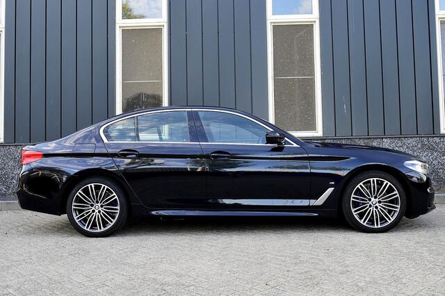 BMW 5-SERIE 530e iPerformance Saphir Edition M-Sport SOH 88% Rijklaarprijs-Garantie Leder Interieur Led Camera Navigatie Apple carplay