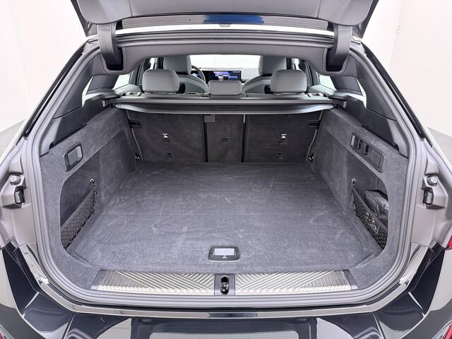 BMW 5-SERIE Touring 550e xDrive M-pakket | 1ste eigenaar Pano Harman\Kardon