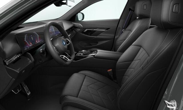 BMW 5-SERIE 550e xDrive M Sportpakket Pro | Innovation Pack | Comfort Pack | Travel Pack | Parking Assistent Professional | Driving Assistent Professional