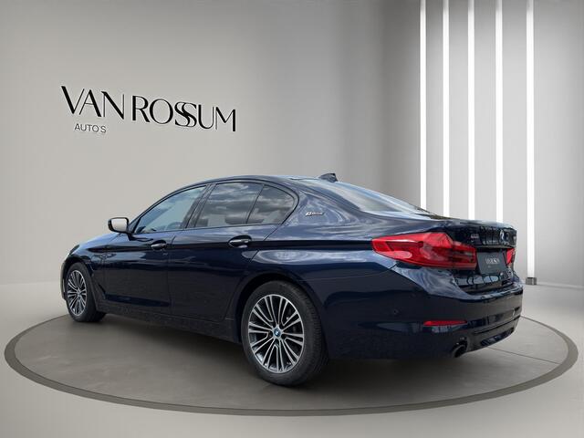 BMW 5-SERIE 530 e iPerformance | Leder | Sportstoelen | Sfeer | Camera | Parksenors V+A | 18" |