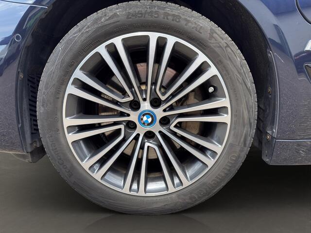 BMW 5-SERIE 530 e iPerformance | Leder | Sportstoelen | Sfeer | Camera | Parksenors V+A | 18" |