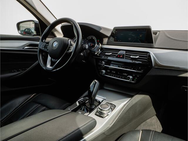 BMW 5-SERIE Touring 520d High Executive Luxury line Lederen int./ Camera/ Sfeerverlichting/ Stuur+stoelverwarming/ Blindspot