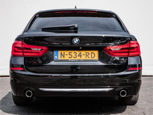 BMW 5-SERIE Touring 520d High Executive Luxury line Lederen int./ Camera/ Sfeerverlichting/ Stuur+stoelverwarming/ Blindspot