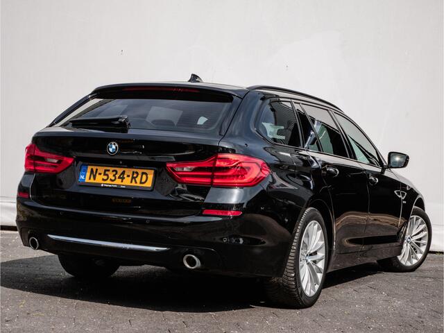 BMW 5-SERIE Touring 520d High Executive Luxury line Lederen int./ Camera/ Sfeerverlichting/ Stuur+stoelverwarming/ Blindspot