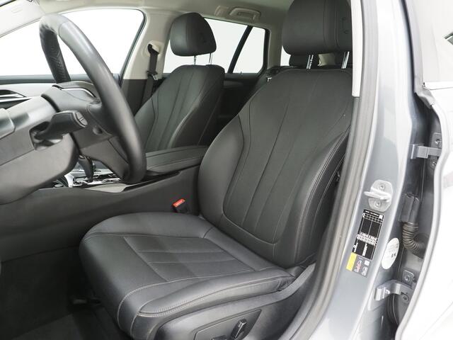 BMW 5-SERIE Touring 530e | Leder | Trekhaak | 360 | Adaptive Cruise | Dodehoek | Stoelverwarming | Carplay