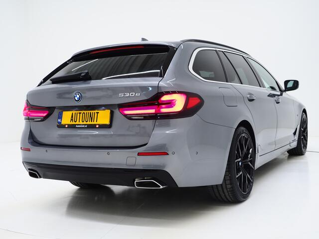BMW 5-SERIE Touring 530e | Leder | Trekhaak | 360 | Adaptive Cruise | Dodehoek | Stoelverwarming | Carplay