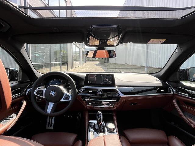 BMW 5-SERIE Touring 520i High Executive Edition | NL Auto/2e Eig./Voll.Historie/Individual+M-Sportpakket/Leder/Camera/Head-Up/Pano.Dak