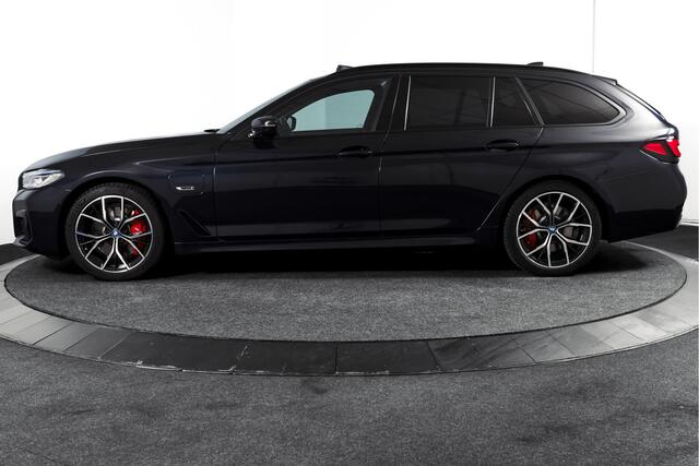 BMW 5-SERIE Touring 530e Business Edition Plus | M-Sport | Shadow Line | S/K-Panodak | Laser | Head-Up | Elek. Trekhaak | Stoelverw. | Camera | NAV+App. Connect | ECC | Elek. Klep | LM 19" |
