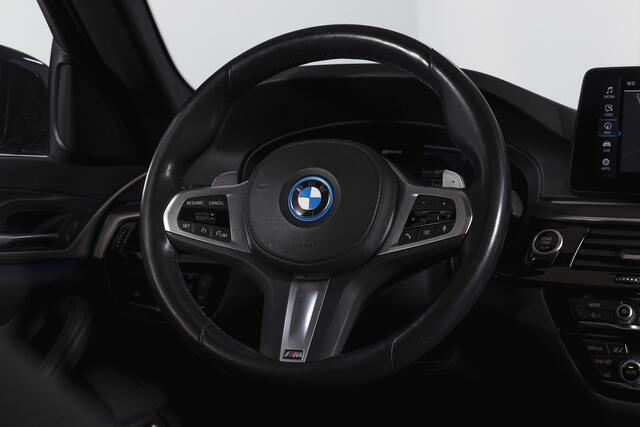 BMW 5-SERIE Touring 530e Business Edition Plus | M-Sport | Shadow Line | S/K-Panodak | Laser | Head-Up | Elek. Trekhaak | Stoelverw. | Camera | NAV+App. Connect | ECC | Elek. Klep | LM 19" |