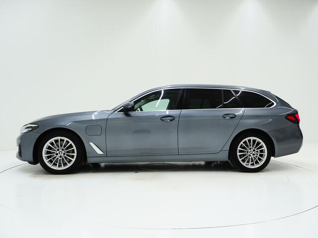 BMW 5-SERIE Touring 530e | Panoramadak | Leder | Camera | Sfeerlicht | Keyless | Stoelverwarming | Cruise | Carplay