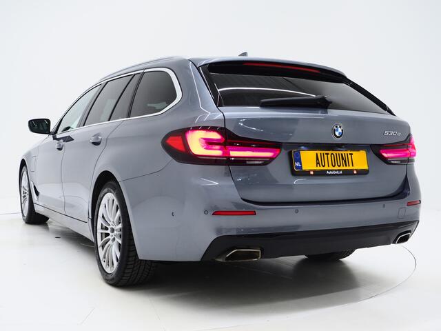 BMW 5-SERIE Touring 530e | Panoramadak | Leder | Camera | Sfeerlicht | Keyless | Stoelverwarming | Cruise | Carplay