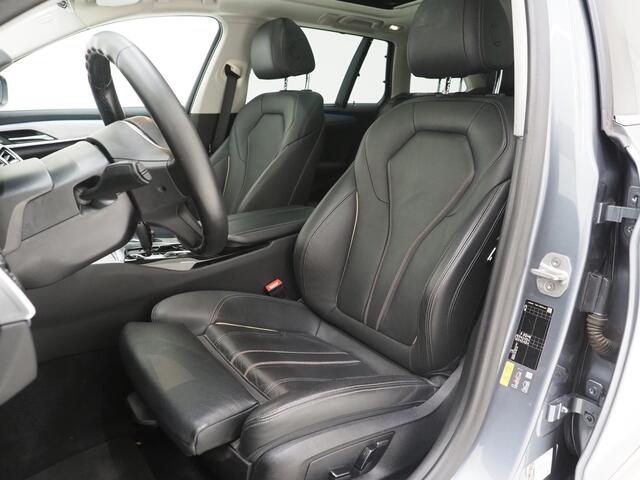 BMW 5-SERIE Touring 530e | Panoramadak | Leder | Camera | Sfeerlicht | Keyless | Stoelverwarming | Cruise | Carplay