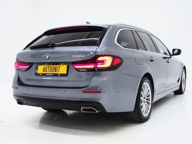 BMW 5-SERIE Touring 530e | Panoramadak | Leder | Camera | Sfeerlicht | Keyless | Stoelverwarming | Cruise | Carplay