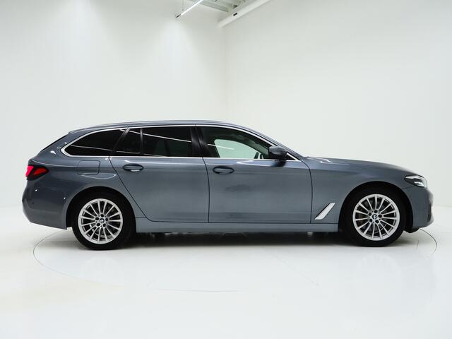 BMW 5-SERIE Touring 530e | Panoramadak | Leder | Camera | Sfeerlicht | Keyless | Stoelverwarming | Cruise | Carplay