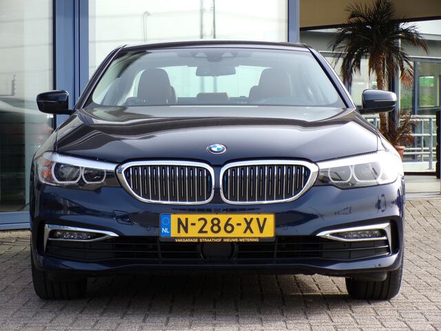 BMW 5-SERIE 530e iPerformance High Executive, Leder / Sensoren + Camera / Stoelverwarming / Full LED. / Climate Control / Navigatie / 18'' LMV