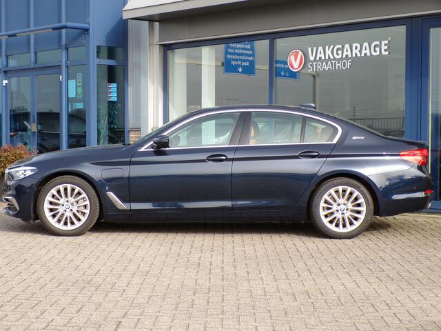 BMW 5-SERIE 530e iPerformance High Executive, Leder / Sensoren + Camera / Stoelverwarming / Full LED. / Climate Control / Navigatie / 18'' LMV