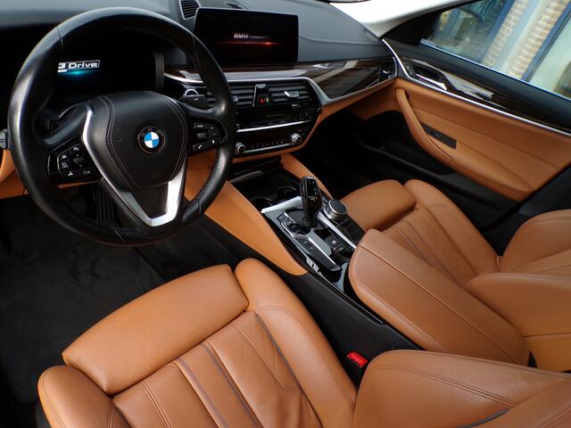 BMW 5-SERIE 530e iPerformance High Executive, Leder / Sensoren + Camera / Stoelverwarming / Full LED. / Climate Control / Navigatie / 18'' LMV