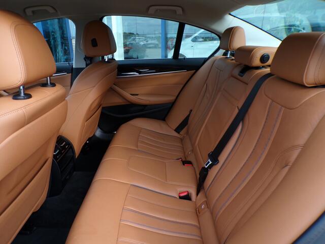 BMW 5-SERIE 530e iPerformance High Executive, Leder / Sensoren + Camera / Stoelverwarming / Full LED. / Climate Control / Navigatie / 18'' LMV