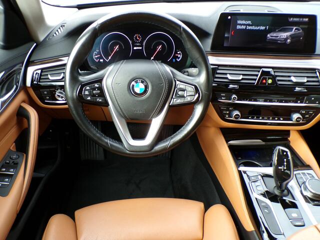 BMW 5-SERIE 530e iPerformance High Executive, Leder / Sensoren + Camera / Stoelverwarming / Full LED. / Climate Control / Navigatie / 18'' LMV