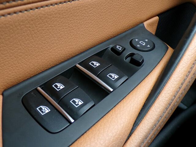 BMW 5-SERIE 530e iPerformance High Executive, Leder / Sensoren + Camera / Stoelverwarming / Full LED. / Climate Control / Navigatie / 18'' LMV