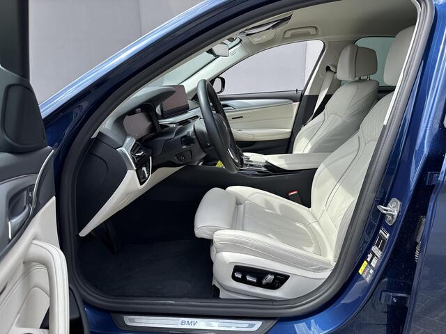 BMW 5-SERIE 520e High Executive / Elektrische stoelen & geheugen / Stuur- en stoelverwarming / Apple Carplay Android / 18" LM wielen / wit Leer / EAER 52 km