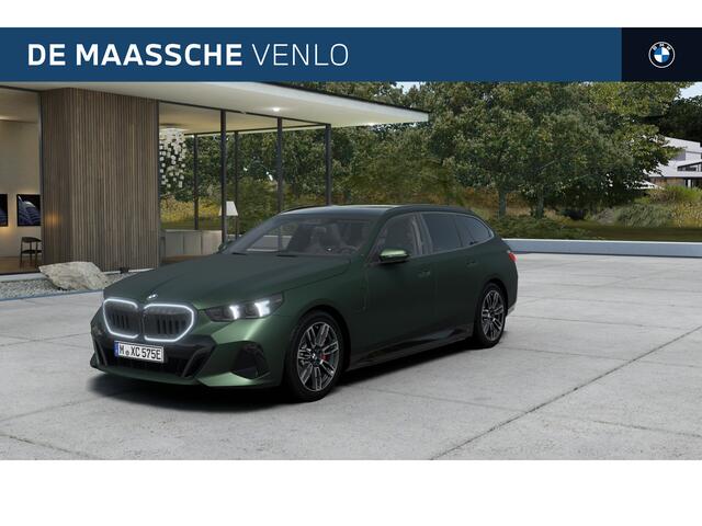 BMW 5-SERIE Touring 530e M Sport Automaat / Panoramadak / Trekhaak / Bowers & Wilkins / M Multifunctionele Stoelen / Parking Assistant Plus / Adaptieve LED