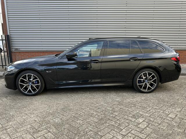 BMW 5-SERIE Touring 530e High Executive | Laser | HUD | Keyless | Panoramadak | 360 Camera | 90% SOH |
