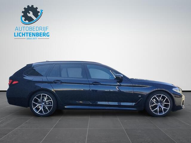 BMW 5-SERIE Touring 520i High Executive Edition Trekhaak / Pano / Mem. stoelen