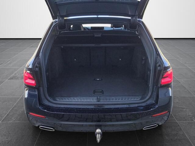 BMW 5-SERIE Touring 520i High Executive Edition Trekhaak / Pano / Mem. stoelen