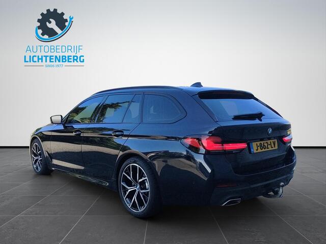 BMW 5-SERIE Touring 520i High Executive Edition Trekhaak / Pano / Mem. stoelen