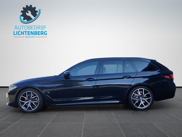 BMW 5-SERIE Touring 520i High Executive Edition Trekhaak / Pano / Mem. stoelen