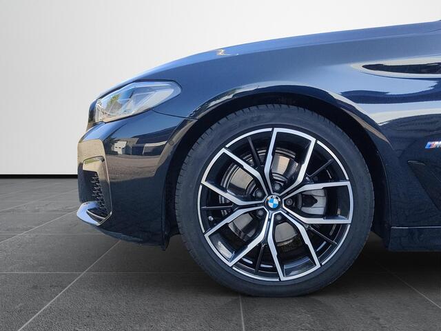 BMW 5-SERIE Touring 520i High Executive Edition Trekhaak / Pano / Mem. stoelen