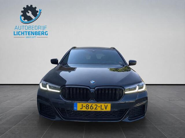 BMW 5-SERIE Touring 520i High Executive Edition Trekhaak / Pano / Mem. stoelen