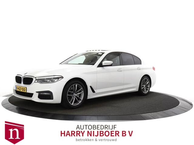 BMW 5-SERIE 520d xDrive High Executive Trekhaak / Leer / Navigatie