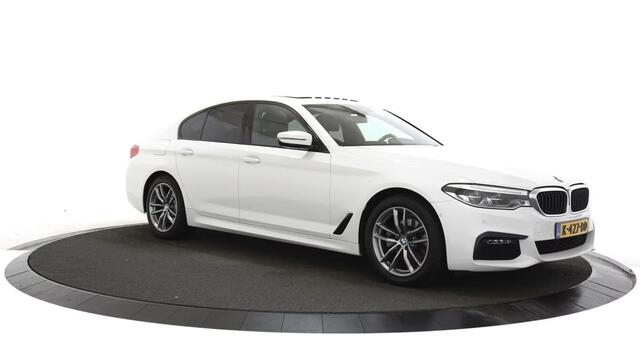 BMW 5-SERIE 520d xDrive High Executive Trekhaak / Leer / Navigatie
