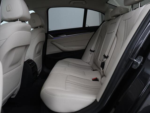BMW 5-SERIE 530e iPerformance High Executive | Leder | Elektrische stoelen | Stoelverwarming | Sfeerverlichting | Adaptive cruise | Carplay | Climate control | Camera | Park assist | PHEV