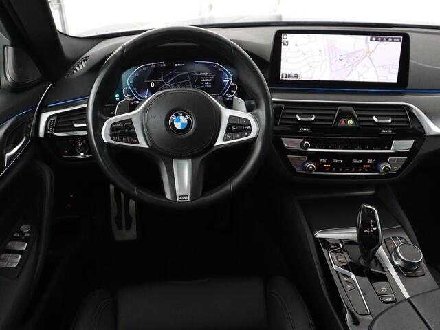 BMW 5-SERIE 530e xDrive High Executive | SOH 89,6% | Panoramadak | Leder | Memory | Stoelverwarming | Harman/Kardon | Carplay | Sfeerverlichting | Cruise control | PHEV
