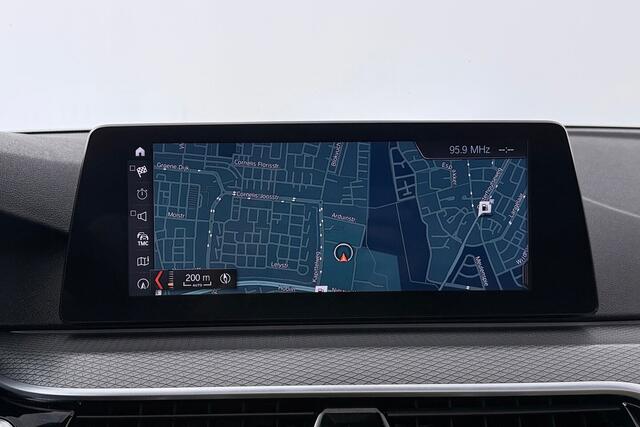 BMW 5-SERIE Touring 540i xDrive High Executive (PANORAMADAK, ADAPTIEVE CRUISE, SFEERVERLICHTING, DEALER ONDERH