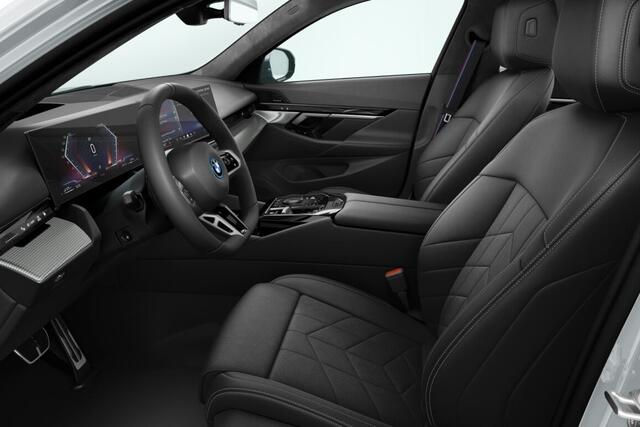 BMW 5-SERIE Sedan 530e M Sport Pro Edition | M Sportpakket Pro | Innovation Pack | Travel Pack | Comfort Pack