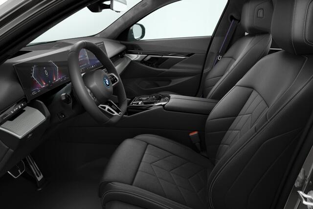 BMW 5-SERIE Sedan 530e M Sport Pro Edition | M Sportpakket Pro | Innovation Pack | Travel Pack | Comfort Pack