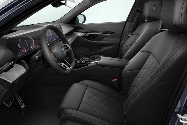 BMW 5-SERIE Sedan 530e M Sport Pro Edition | M Sportpakket Pro | Innovation Pack | Travel Pack | Comfort Pack | Trekhaak