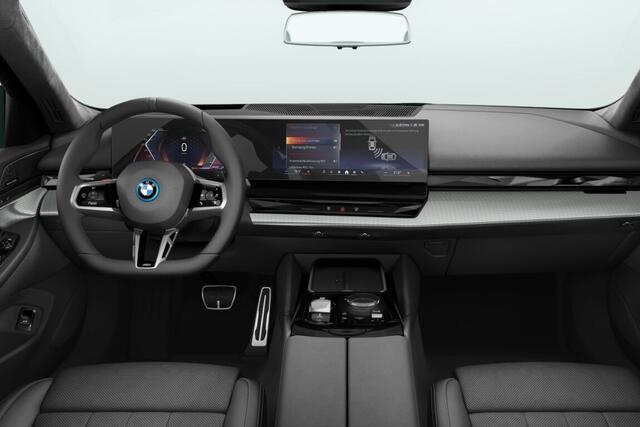 BMW 5-SERIE Sedan 530e M Sport Edition | M Sportpakket Pro | Innovation Pack | Travel Pack | Comfort Pack