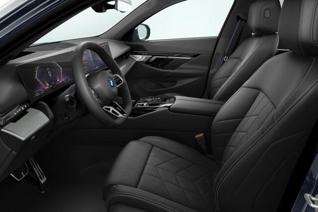 BMW 5-SERIE Touring 530e M Sport Edition | M Sportpakket Pro | Innovation Pack | Travel Pack | Comfort Pack | Trekhaak