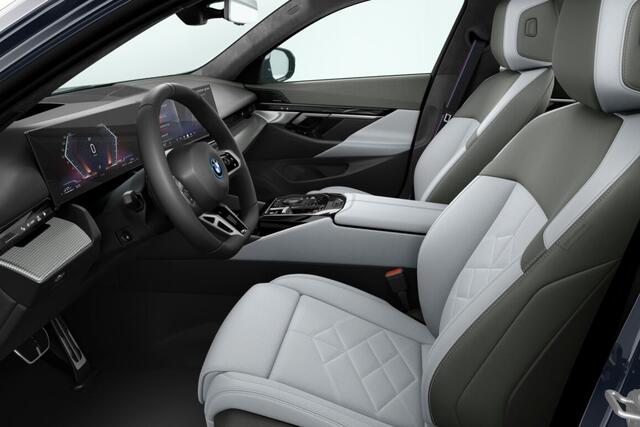 BMW 5-SERIE Touring 530e M Sport Pro Edition | M Sportpakket Pro | Innovation Pack | Travel Pack | Comfort Pack