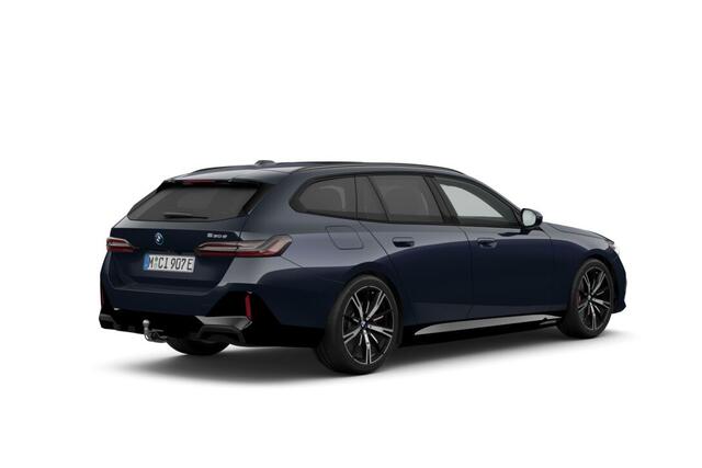 BMW 5-SERIE Touring 530e M Sport Pro Edition | M Sportpakket Pro | Innovation Pack | Travel Pack | Comfort Pack | Trekhaak