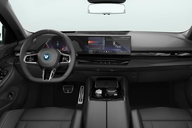 BMW 5-SERIE Sedan 550e xDrive | M Sportpakket Pro | Innovation Pack | Travel Pack | Comfort Pack