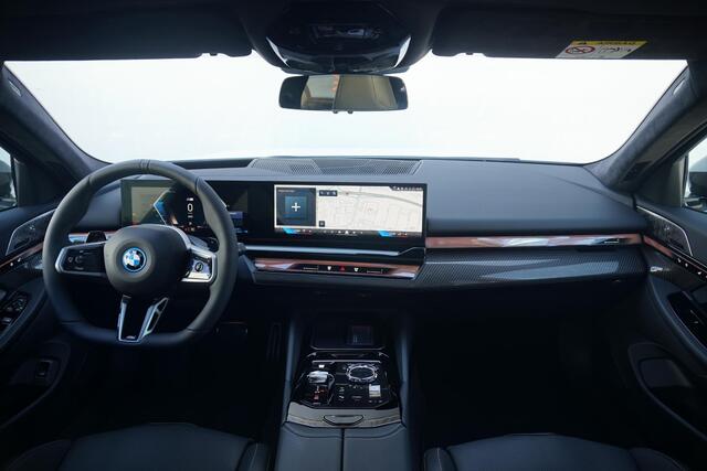 BMW 5-SERIE Touring 530e | M Sportpakket Pro | M Multifunctionele voorstoelen | Bowers & Wilkins | Alcantara Hemelbekleding | Driving Assistant Professional